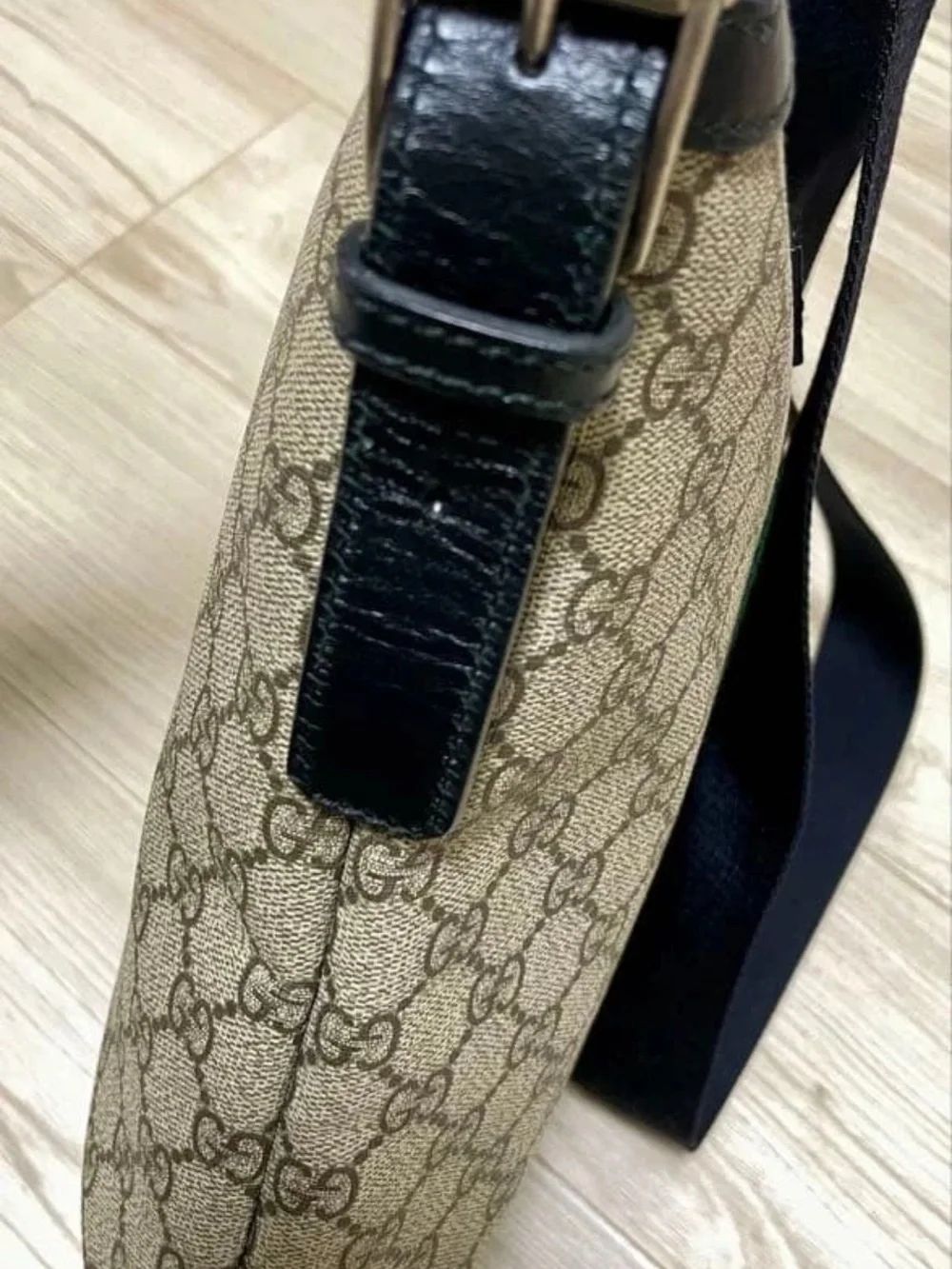 Gucci messenger bag